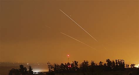 G­a­z­z­e­­d­e­n­ ­5­0­ ­r­o­k­e­t­ ­a­t­ı­l­d­ı­